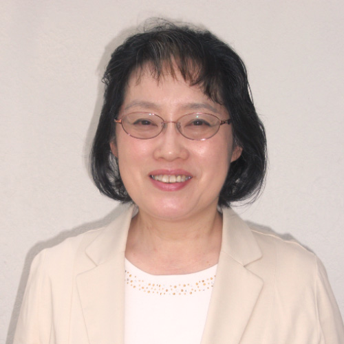 安達 悦子
